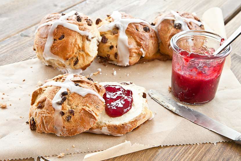 Hot cross buns podávají v Británii