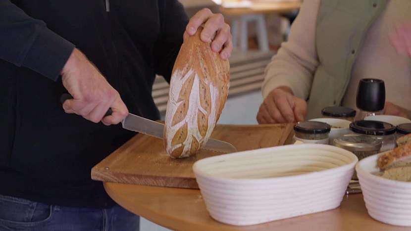 Chléb po vychladnutí rozkrojte 