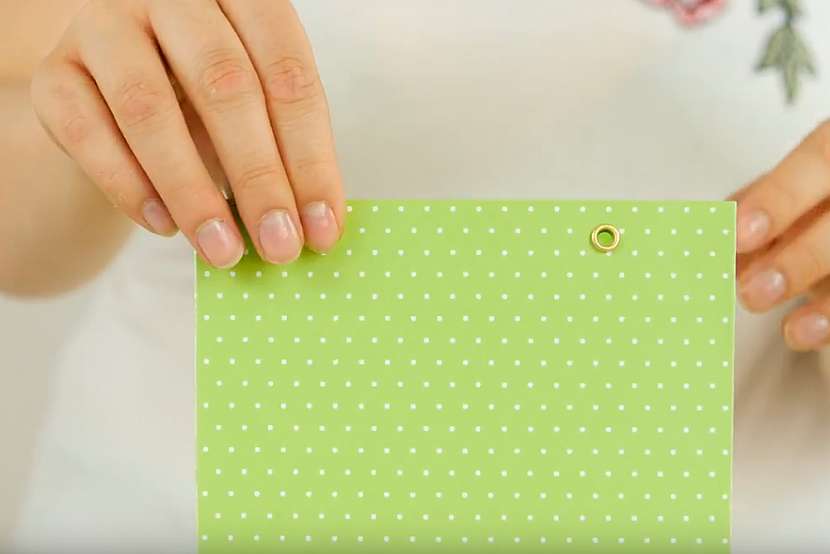 Jak vyrobit papírovou dárkovou tašku: Zabaleno do puntíků 6