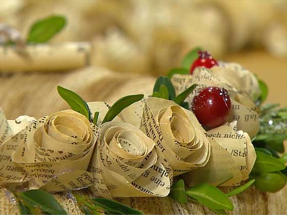 Vánoční dekorace z papírových růžiček