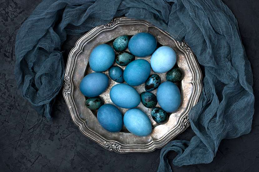 Modrá velikonoční vajíčka můžete obarvit i přírodním způsobem