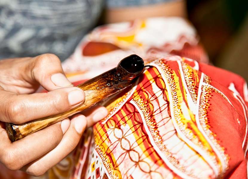 Techniky batikování hedvábí jsou v Indonésii hodně sofistikované