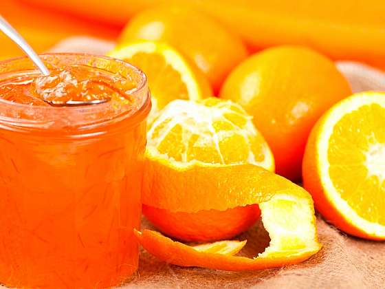 Domácí pomerančová marmeláda nesmí chybět