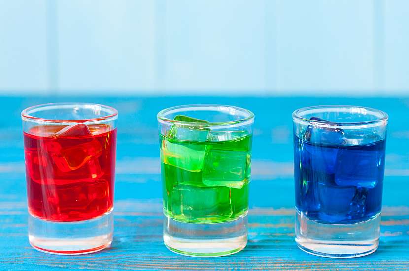 Nízké skleničky na tvrdý alkohol ze silného skla