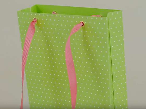 Jak vyrobit papírovou dárkovou tašku: Zabaleno do puntíků 1