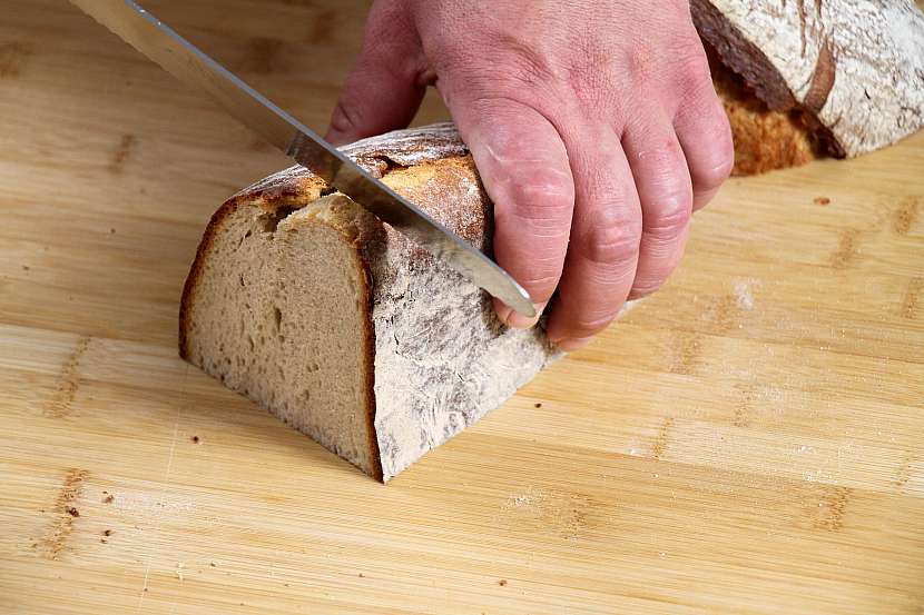 V kombinaci se žitnou hladkou moukou je příprava podmáslového chleba sázkou na jistotu