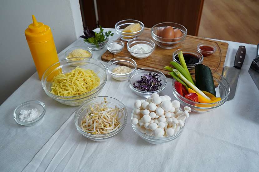 Omeletky z japonské kuchyně se připravují ze zeleniny, hub, vajec, sýru a ingrediencí