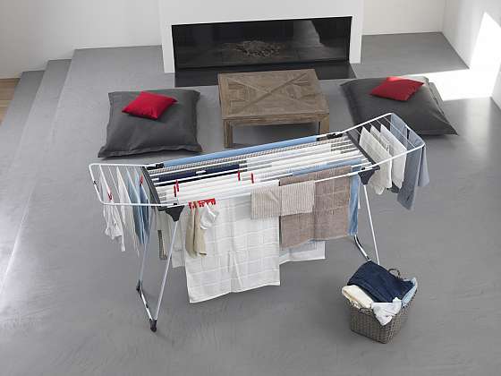 Jak na efektivní sušení prádla v bytě bez balkonu? (Zdroj: Vileda)