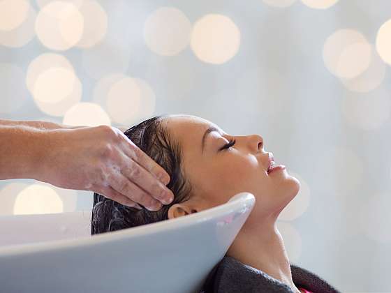Správný šampon na vlasy je základem kvalitní péče (Zdroj: Depositphotos (https://cz.depositphotos.com))