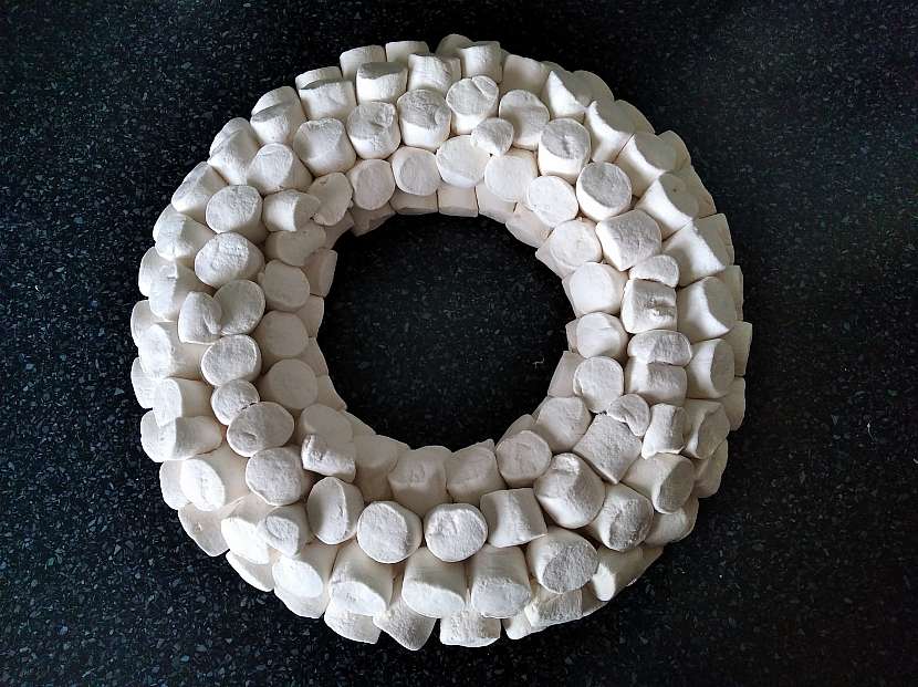 Věnec s marshmallows