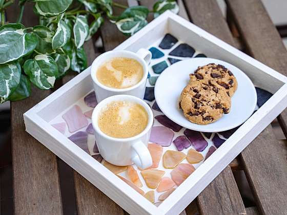 Výroba stylového servírovacího podosu s mozaikou