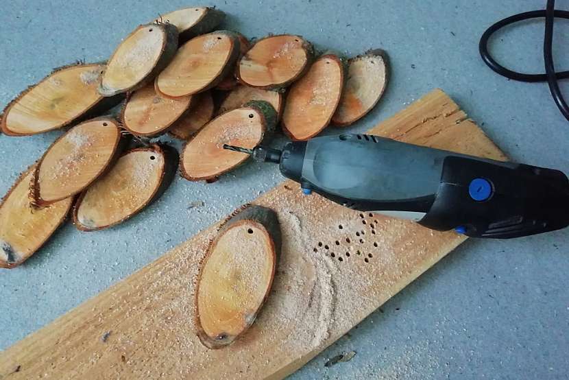 Nejdříve si připravte dřevěné oválky