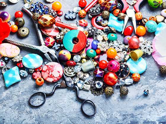 K výrobě korálkových šperků můžete využít ozdoby všech tvarů a velikostí (Zdroj: Depositphotos)