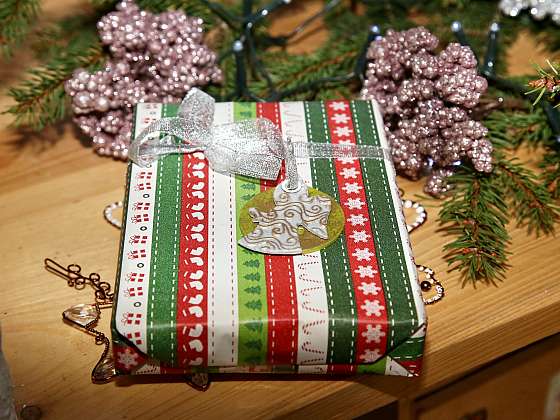 Vyrobte si jednoduše jmenovky na vánoční dárky (Zdroj: Archiv FTV Prima, se svolením FTV Prima)