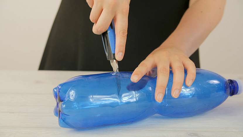 Jak vyrobit praktické pouzdro na kosmetické potřeby: Zásobník z PET lahve 1