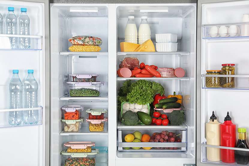 Každá potravina má v lednici své místo