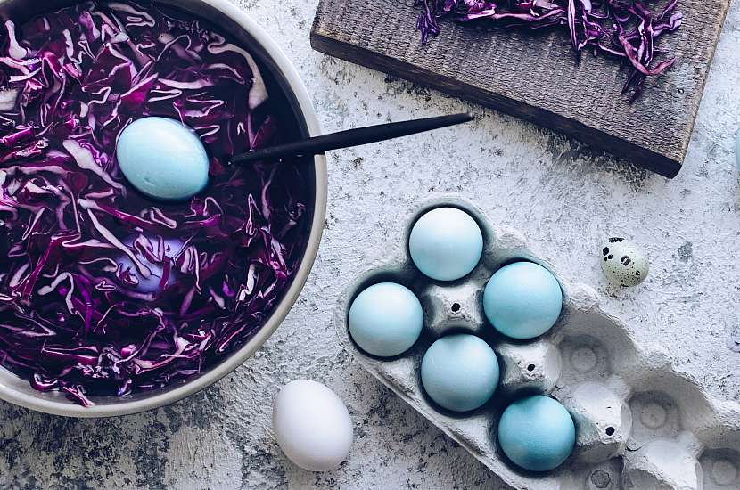 K barvení vajíček můžete použít červené zelí