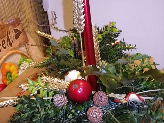 Vánoční vlastnoručně vyrobený svícen je vždy daleko milejší než kupovaný (Zdroj: Ludmila Dušková)
