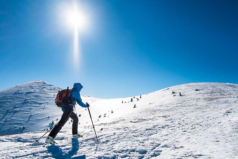 Zimní horská turistika vyžaduje fyzičku a také dostatečné a kvalitní vybavení