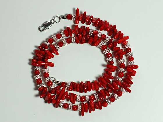 Vyrobte náhrdelník z červených korálů (Zdroj: Drahomíra Darí Fejtková)