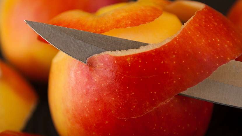 Jak zpracovat ovoce a zeleninu beze zbytku: udělejte dobroty z jablkových slupek