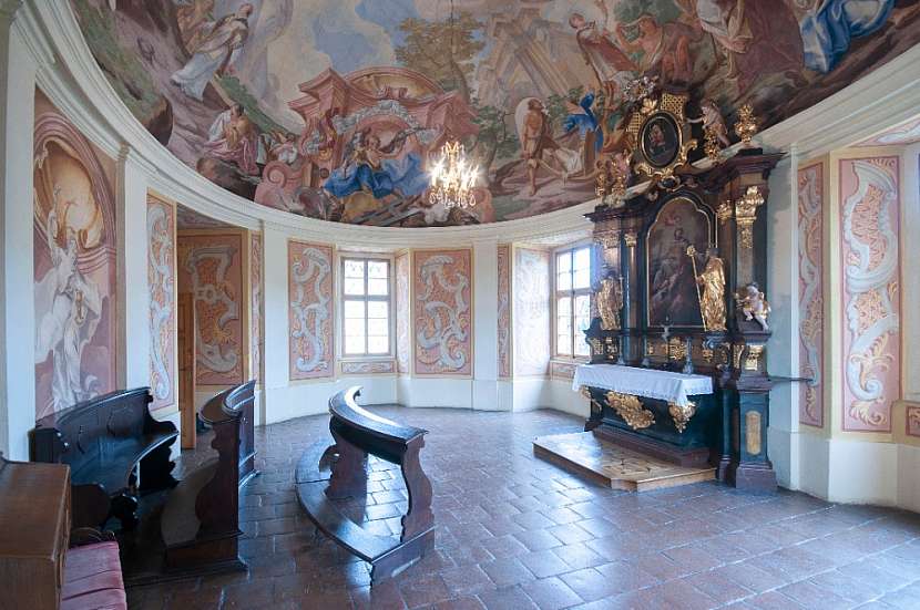 Kaple sv. Vavřince je historicky nejcennější část celého zámku