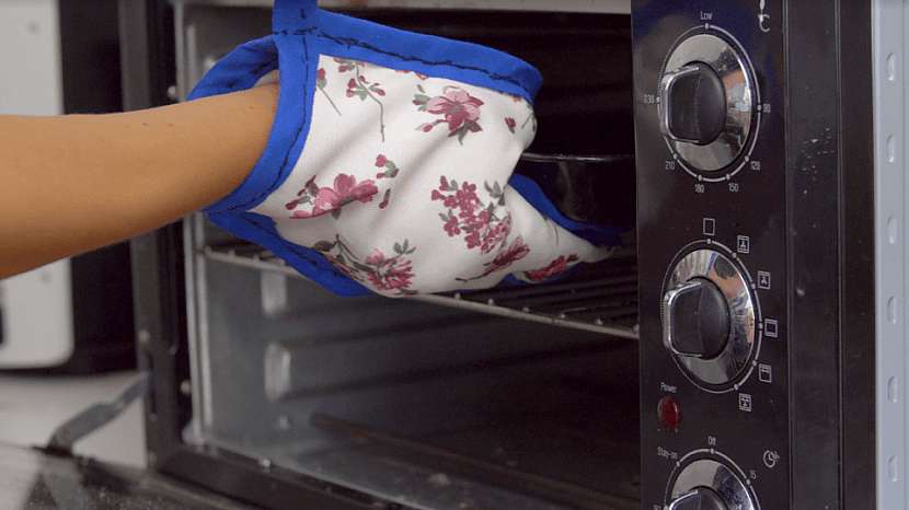 Kuchyňský chňapka ve tvaru rukavice
