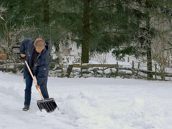 Za úklid chodníku odpovídá majitel.