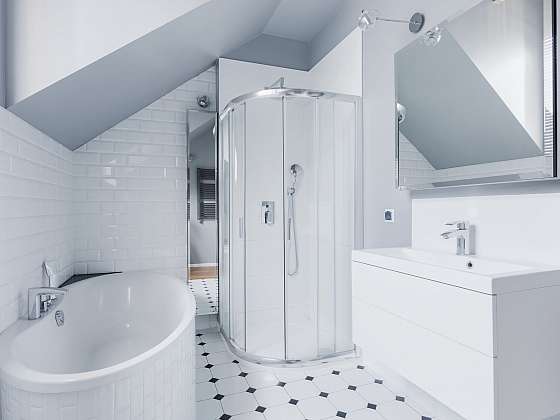 Zrcadlo dost významně ovlivňuje vzhled koupelny (Zdroj: Depositphotos.com)