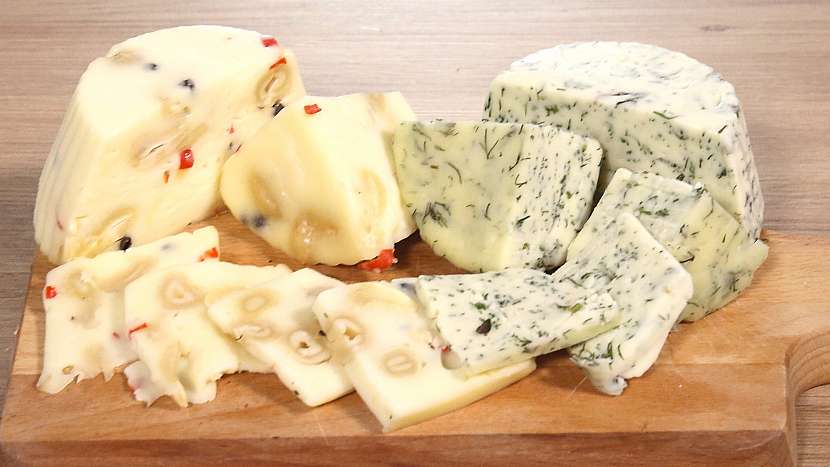 Domácí polotvrdý sýr je opravdu lahůdka