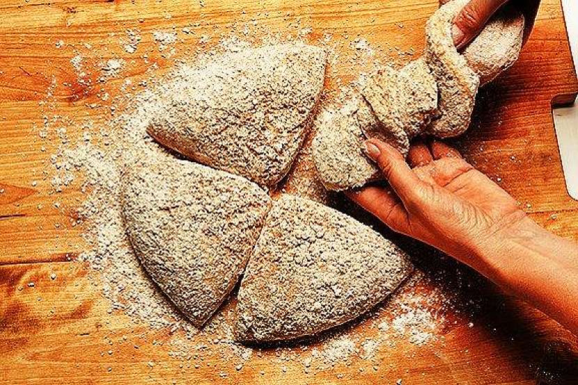 Jak se peče kořenový chleba 3