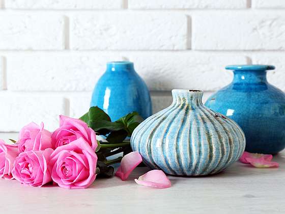 Výroba dekorativní vázy nemusí být vždy spojována s tradičními materiály (Zdroj: Depositphotos (https://cz.depositphotos.com))