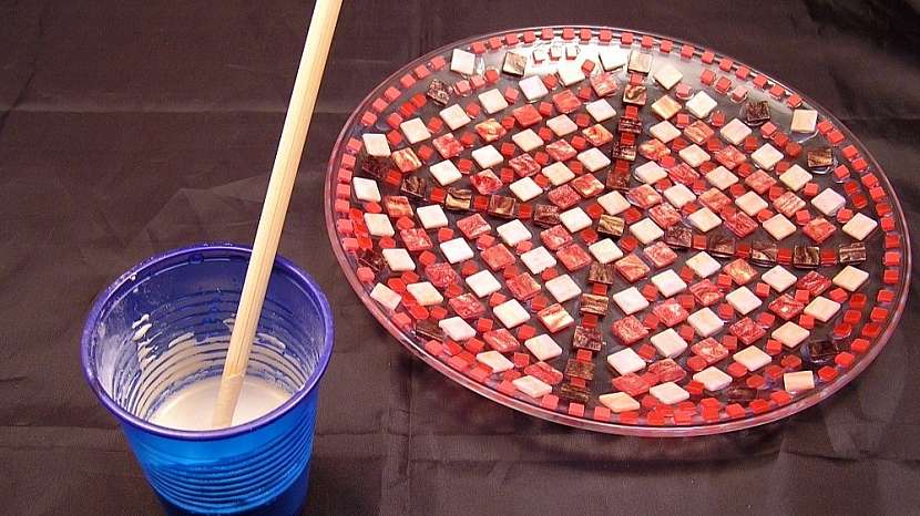 Mozaikový talíř: připravte si spárovací hmotu