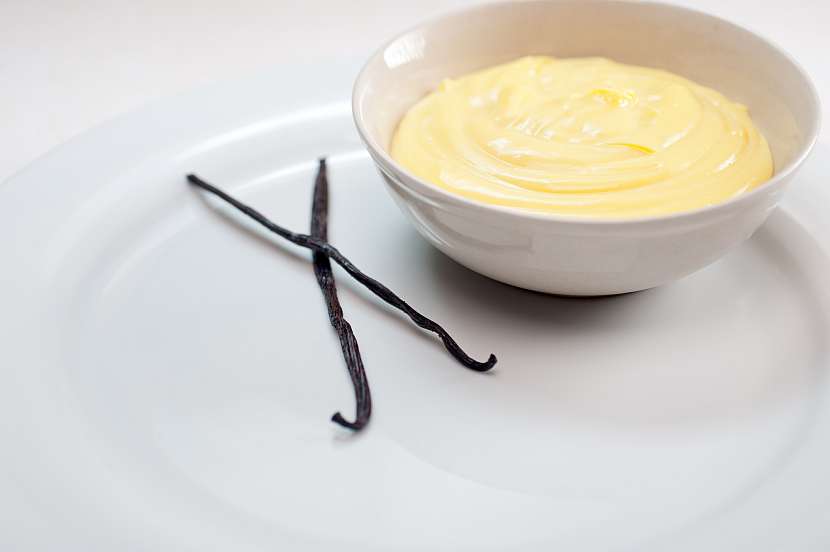 Když se buchty pečou, připravte jednoduchou vanilkovou omáčku