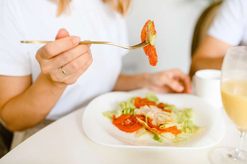 Jak pro děti, tak i pro dospělé platí v případě stravování stejná pravidla – pravidelnost, vyváženost a pestrost
