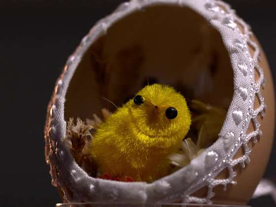 Otevřené vajíčko s dekorací