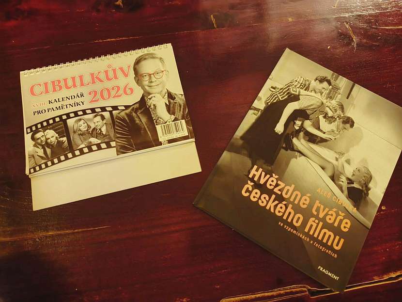 Nakladatelství Fragment vydává nejen knihu Hvězdné tváře českého filmu, ale i oblíbený CIBULKŮV KALENDÁŘ PRO PAMĚTNÍKY