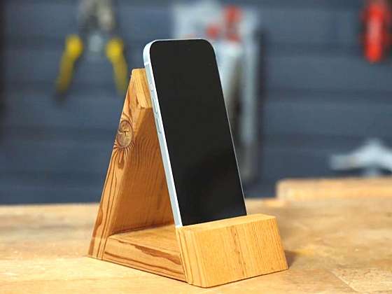 Reuse: Stojánek na mobil