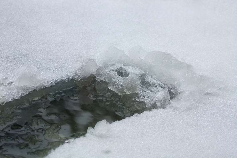 Díra v ledu