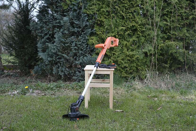 Strunová akusekačka Black+Decker