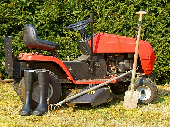 Zahradní traktor: jak tento stroj údržbou probudit po zimě k životu?