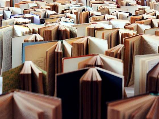 Otevřít článek/video: Klasické papírové knihy porážejí i moderní technologie 