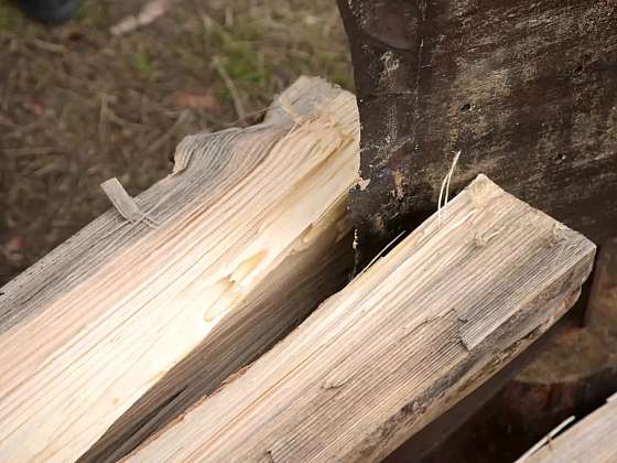 Štípání dřeva 