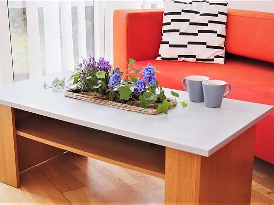 otevřít: Vyrobte si originální stolek, který zůstane po celý rok rozkvetlý