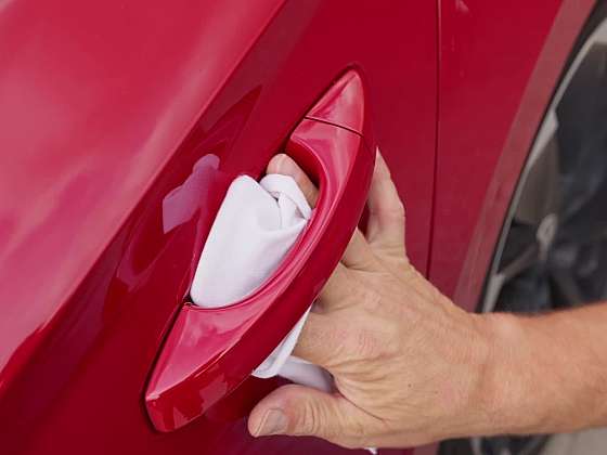 Jak rozleštit škrábance na autolaku staršího vozidla