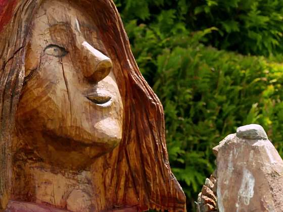 Detail dřevěné sochy
