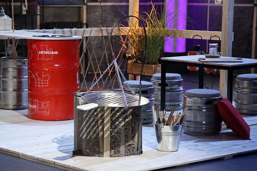 Grilovací rošt zavěsíte na ocelový řetěz