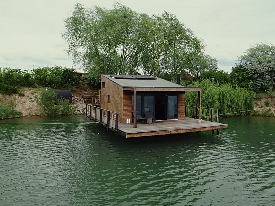 Houseboat: Dům na vodě a co obnáší