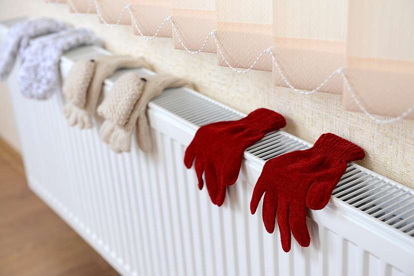 Sušení rukavic na radiátoru
