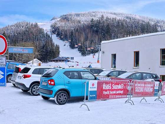 Majitelé Suzuki zaparkují v největším lyžařském středisku v ČR vždy přímo u lanovky